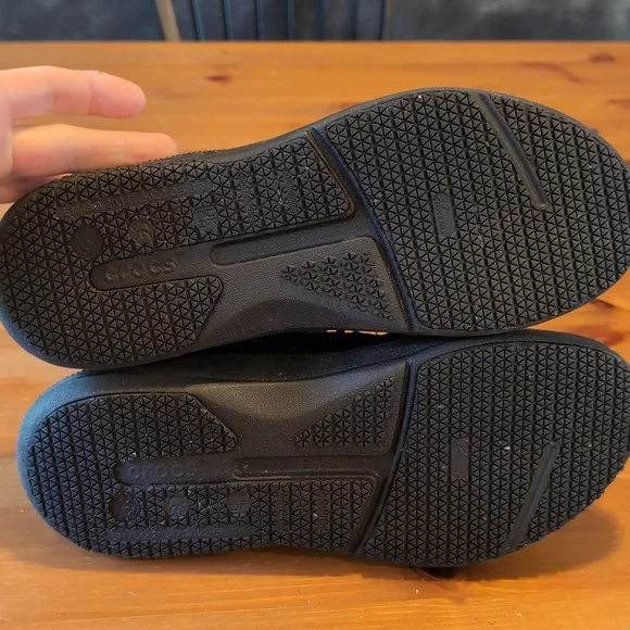 Crocs, non slip work shoes - Picture 2 of 5